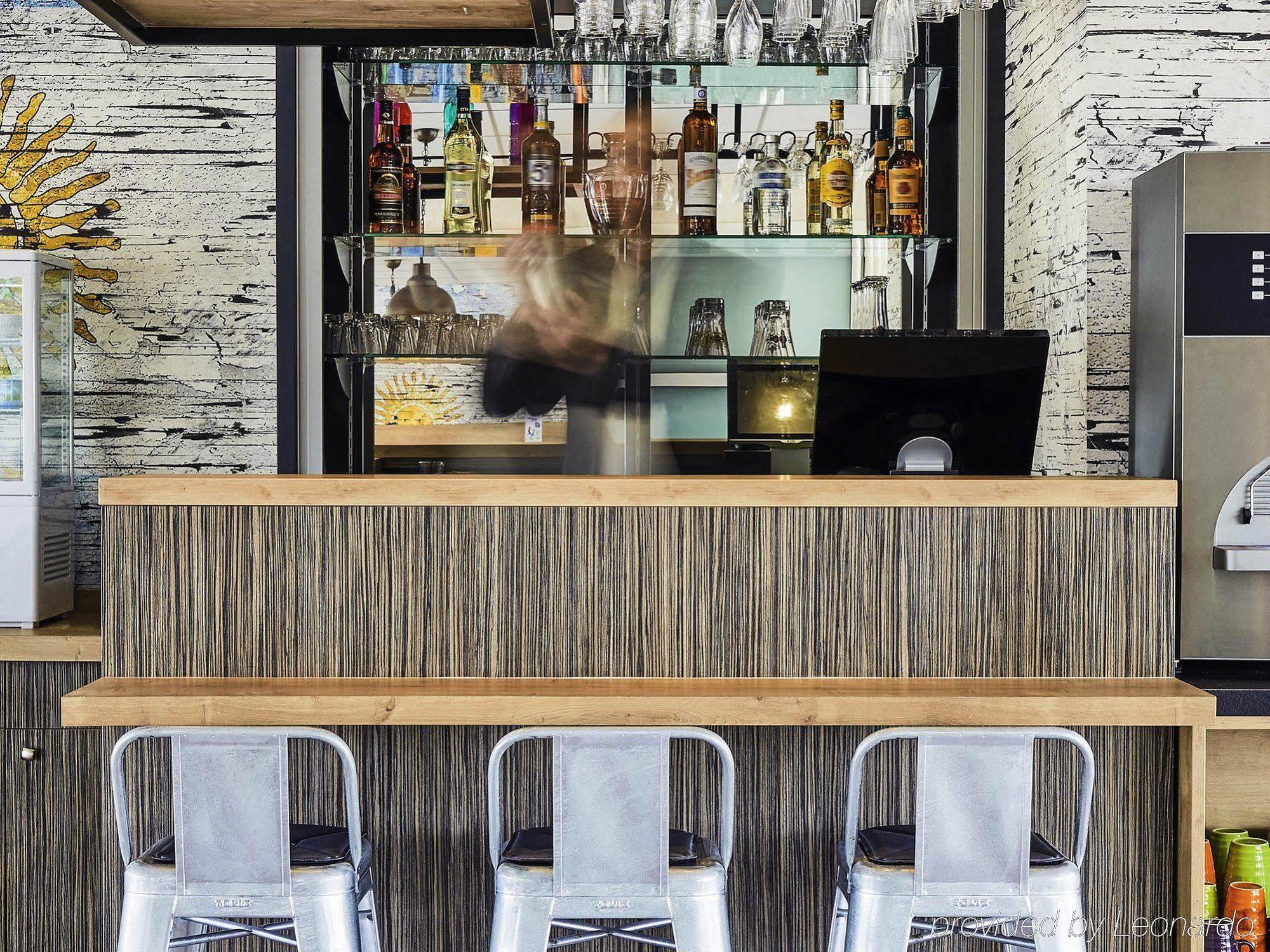 Ibis Styles Hyeres Rooftop & Spa Restaurant photo